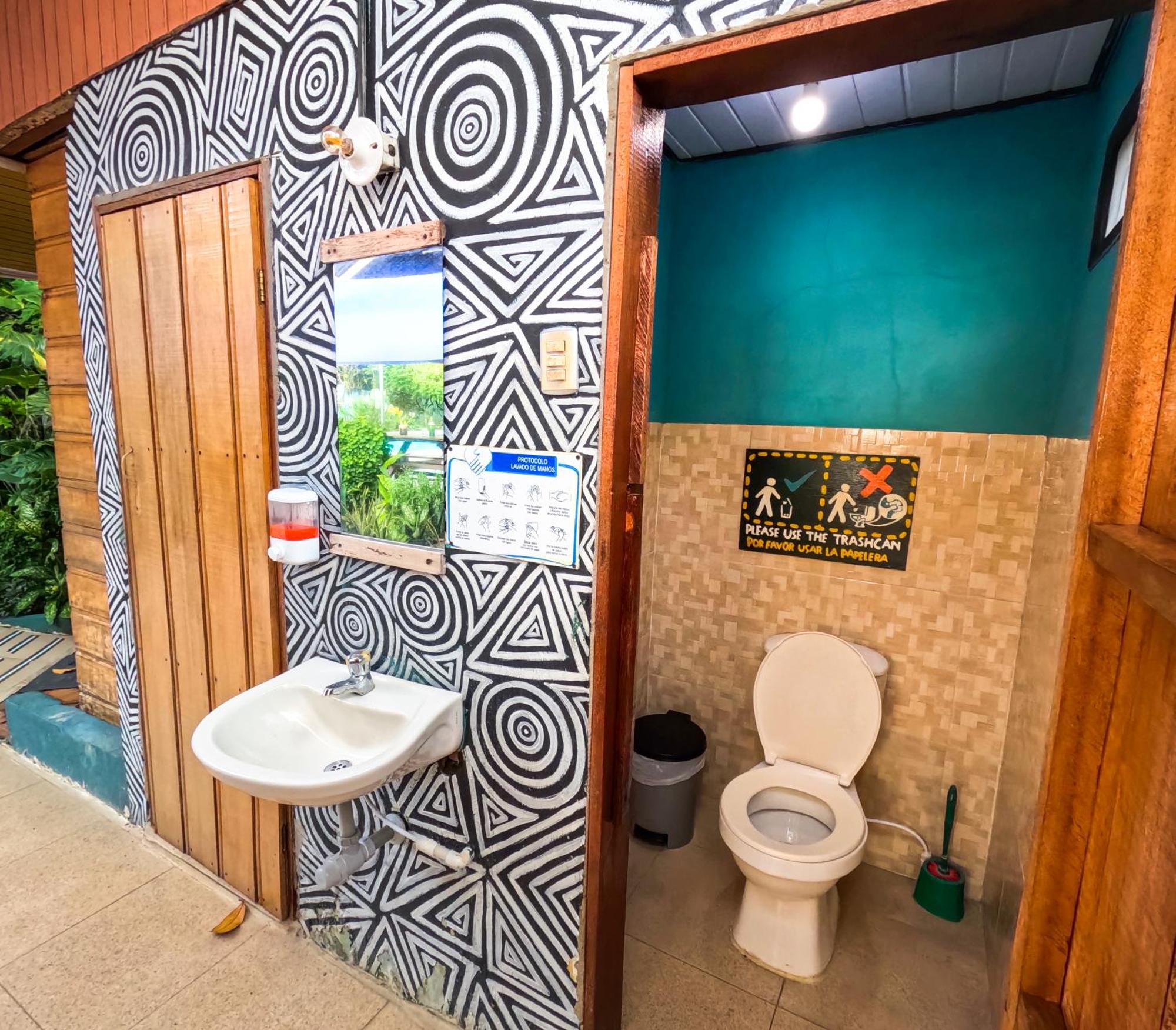 Hostel Casa De Las Palmas Tours Leticia Exteriör bild