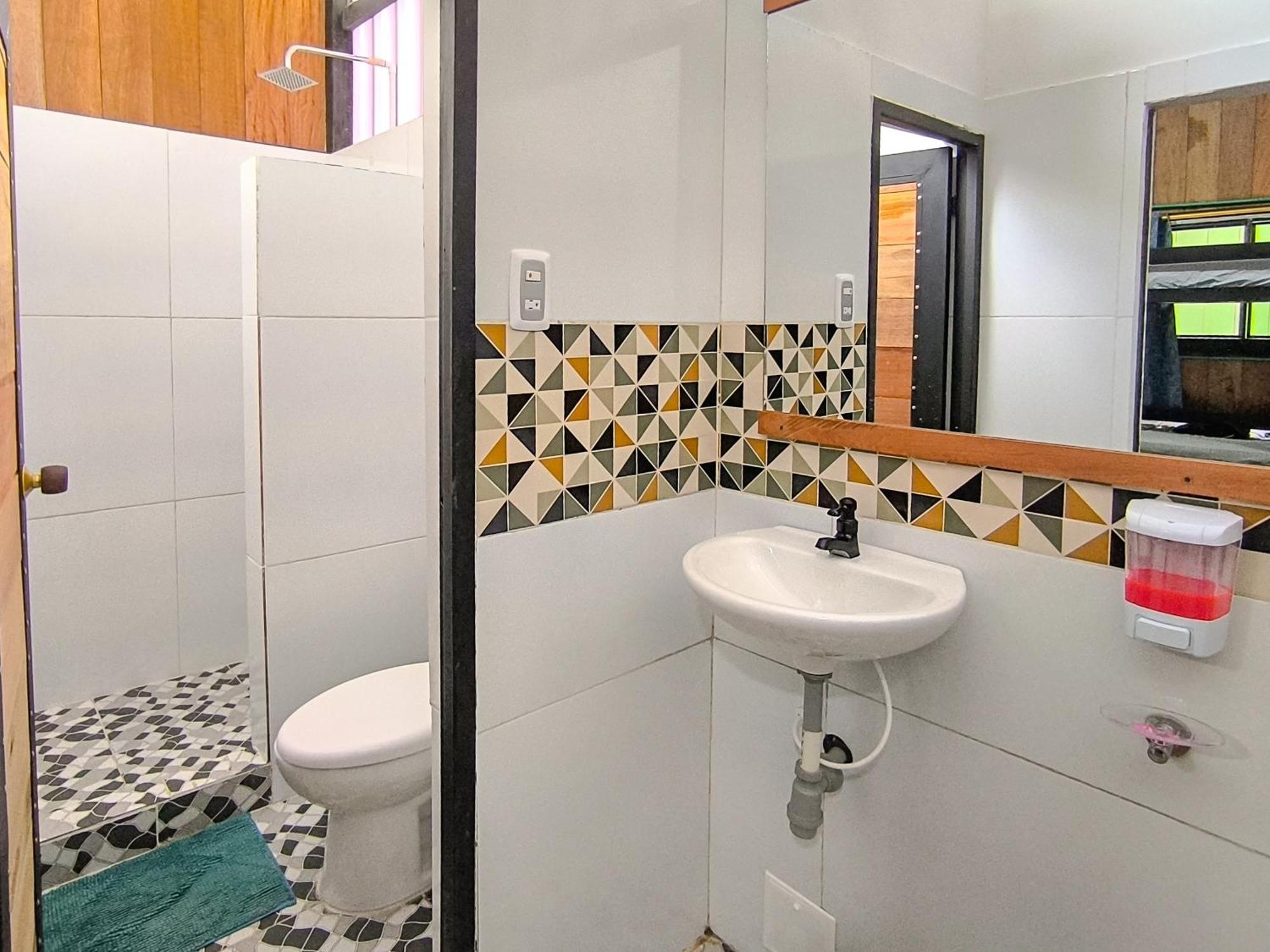 Hostel Casa De Las Palmas Tours Leticia Exteriör bild