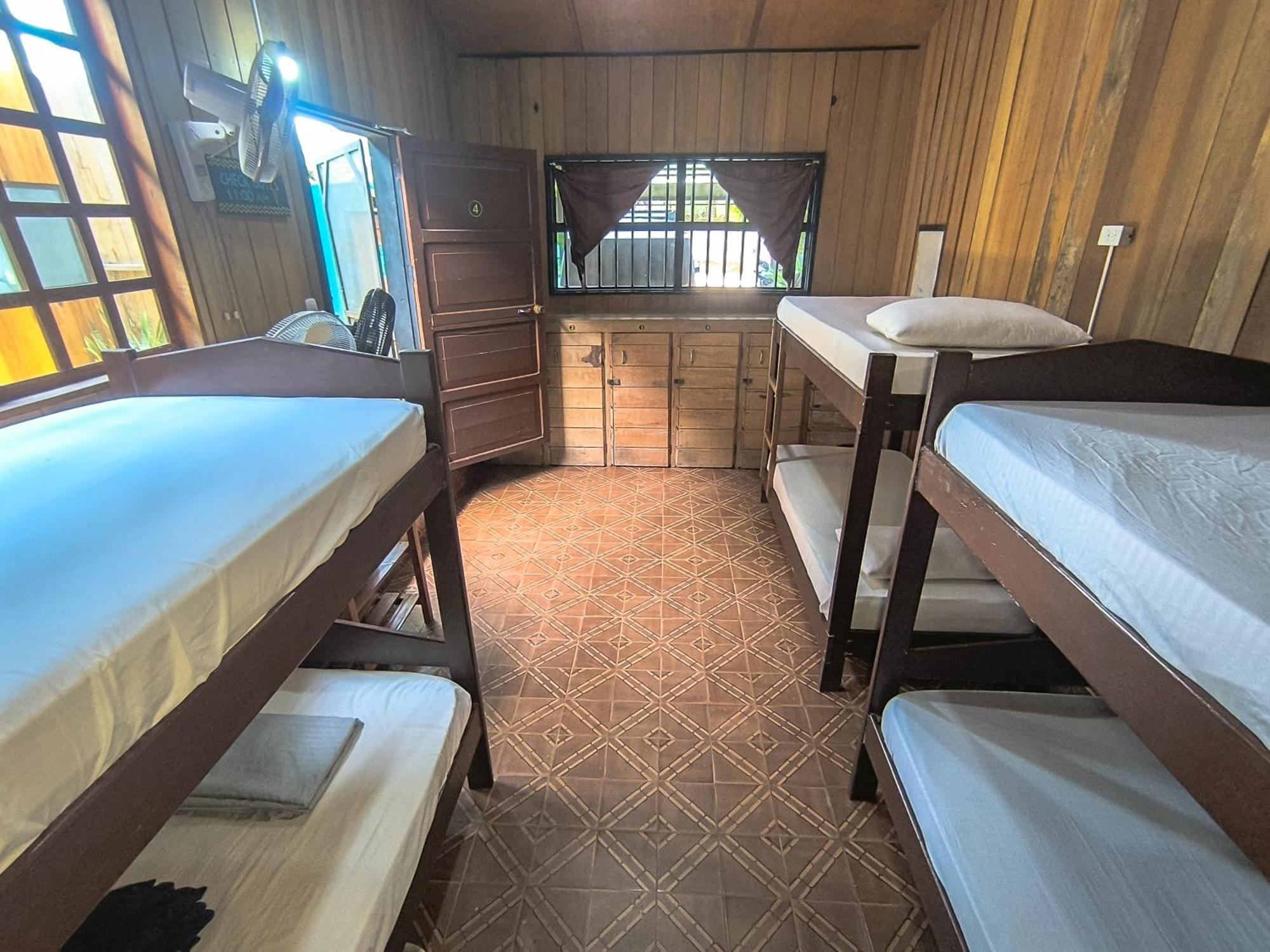 Hostel Casa De Las Palmas Tours Leticia Exteriör bild